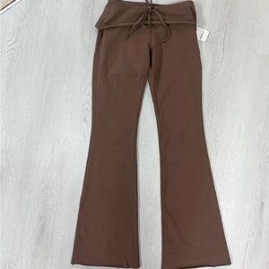 ISO LOOKING FOR FREE PEOPLE MOVEMENT SO Simple leggings or set